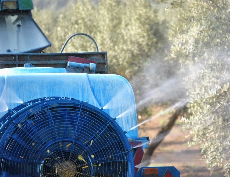 Centros locales de COAG Jaén ofrecen a los ayuntamientos el uso de sus tractores y cubas para desinfección